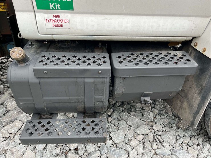 2005-gmc-c8-cable-placer-truck-image-40