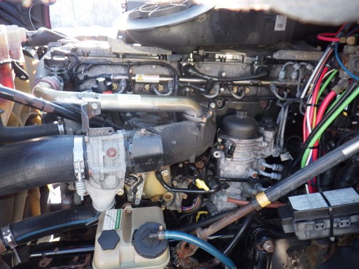 2013-freightliner-cascadia-125-image-21