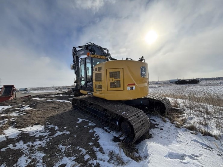 deere-245g-lc-image-4