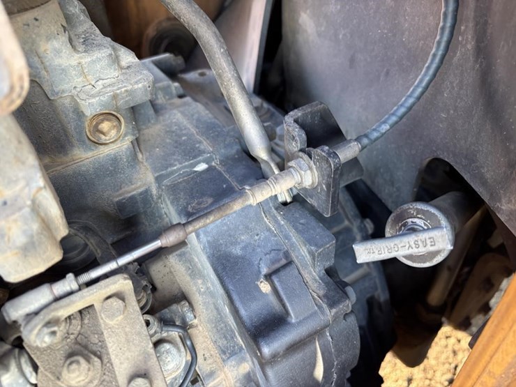 2011-case-570m-xt-image-52