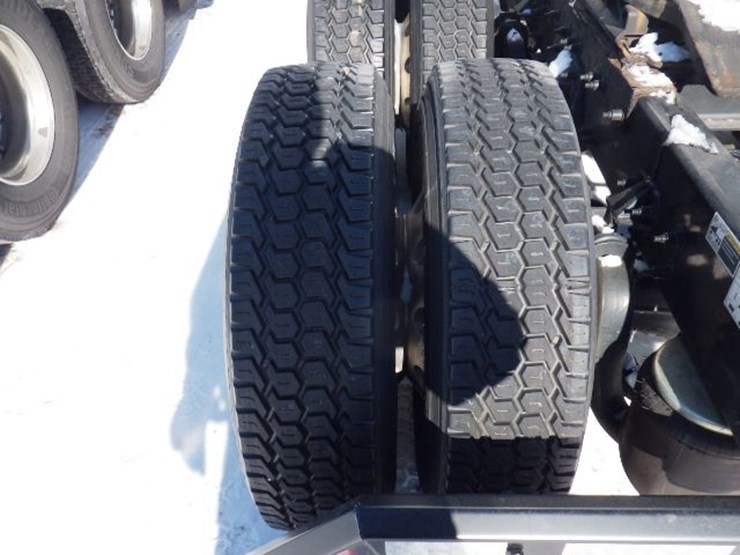 2021-peterbilt-579-image-16