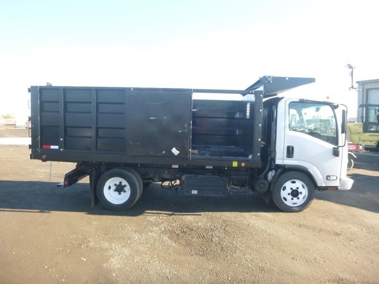 2018-isuzu-nqr-image-7