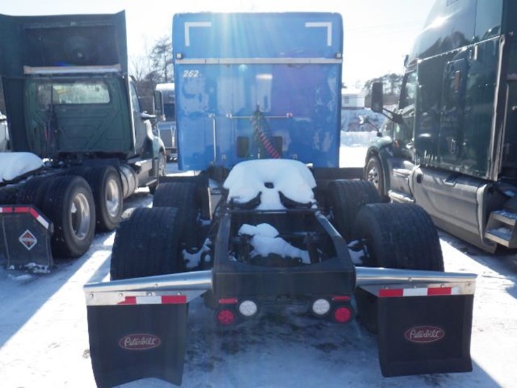 2019-peterbilt-579-image-11