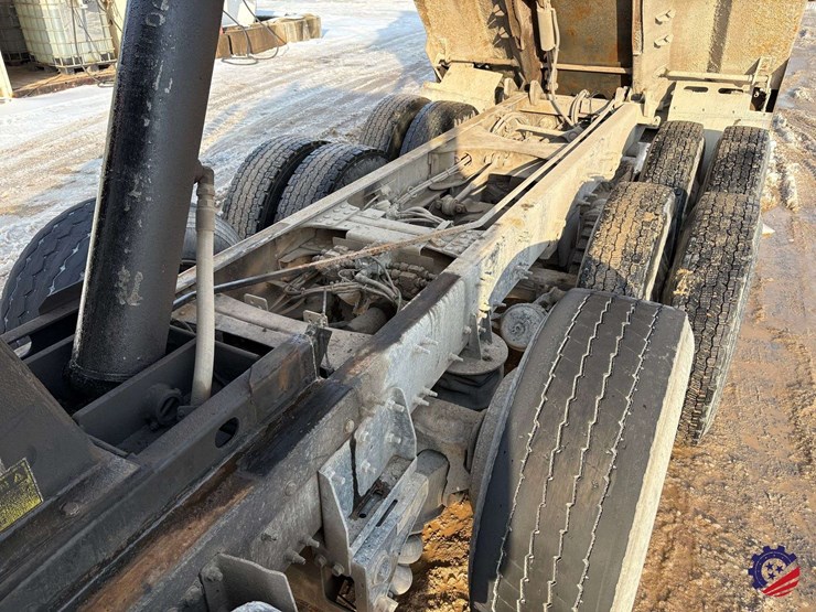 2017-mack-granite-gu713-image-62