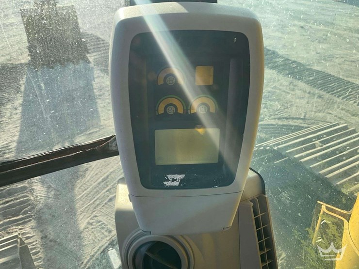 2005-caterpillar-325c-image-16