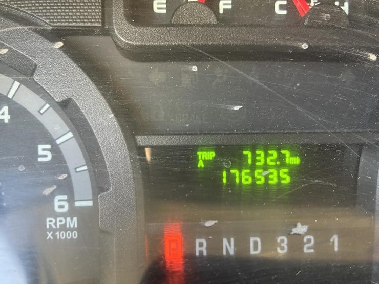 2010-ford-e350-image-16