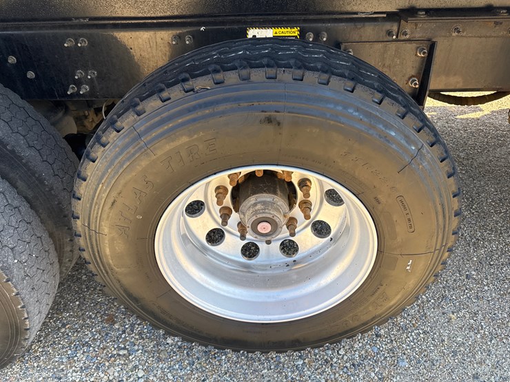 #32642-•-2018-mack-gu713-tri-axle-dump-image-12