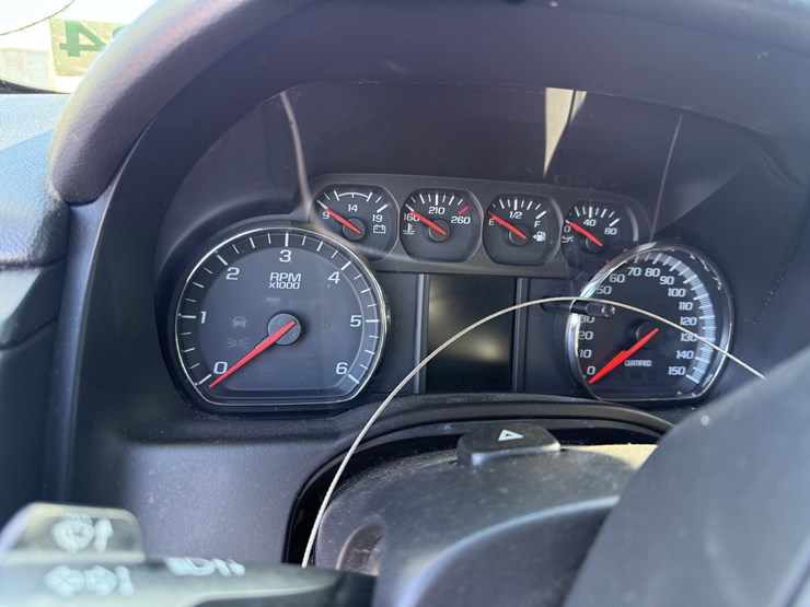 2015-chevrolet-tahoe-image-38