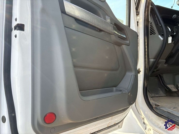 2019-kenworth-t880-image-49