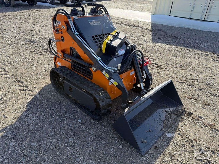 2025-landhonor-lhr-me380x1-stand-on-track-loader-skid-steer-image-4