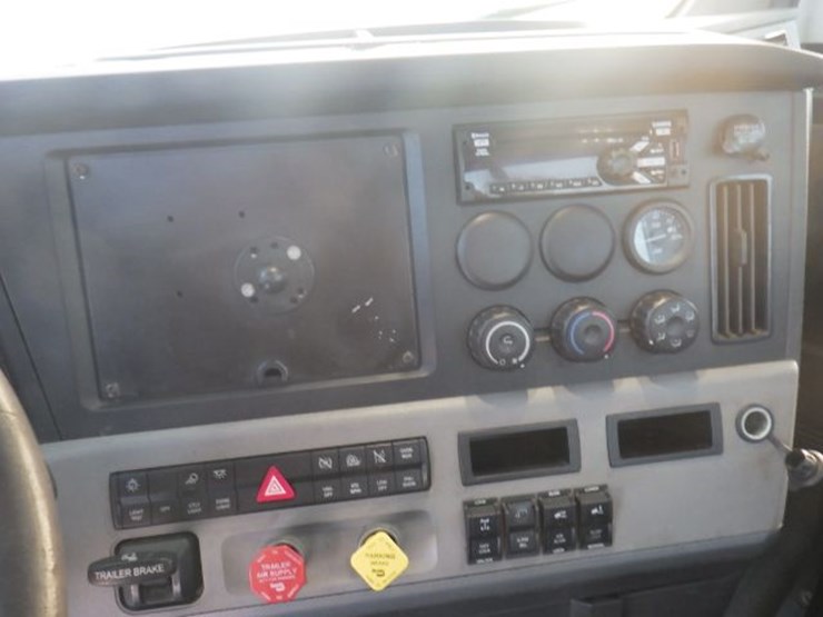 2019-freightliner-cascadia-116-image-14