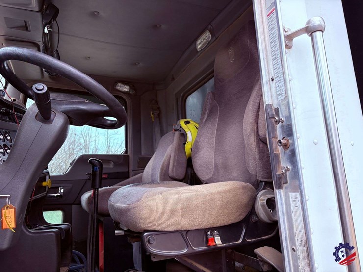 2016-kenworth-t800-image-68