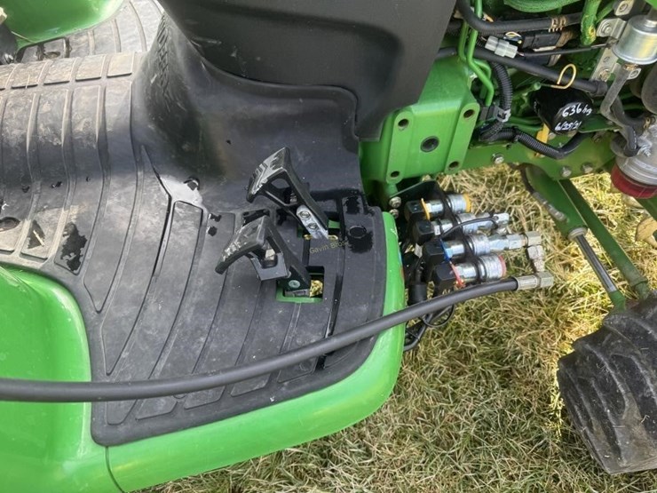 john-deere-3033r-image-12