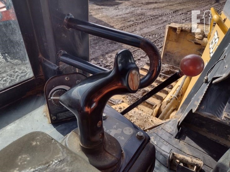 2008-deere-750j-image-11