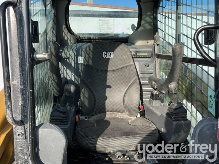 2023-caterpillar-259d3-image-30