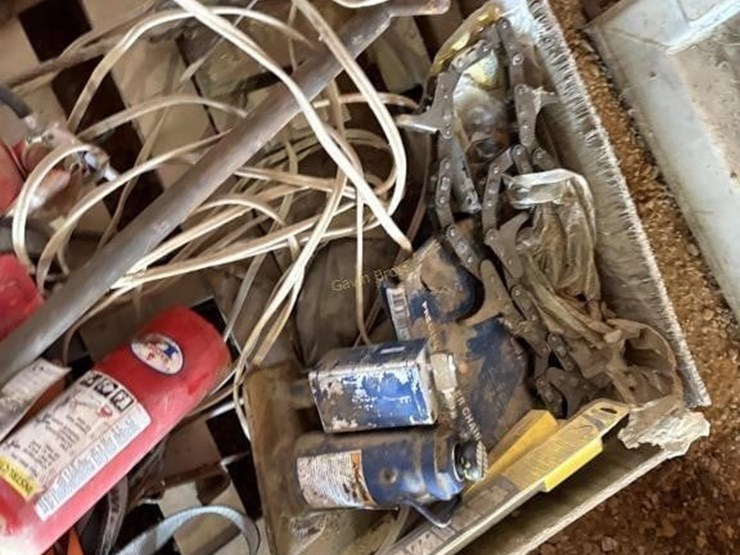 chain,-ratchet-straps,-jack,-extinguishers-etc-image-4