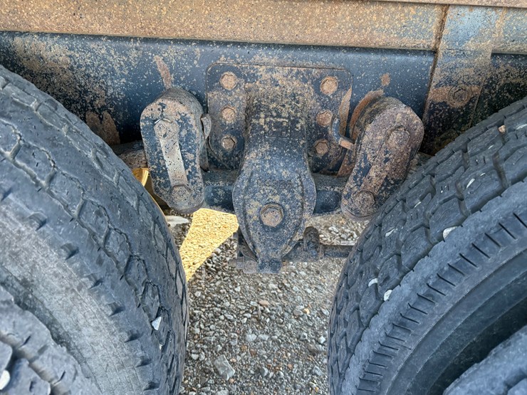 1996-mack-ch613-image-11