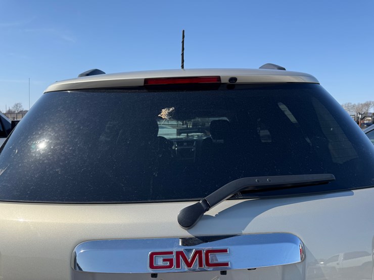 2015-gmc-acadia-sle-image-13