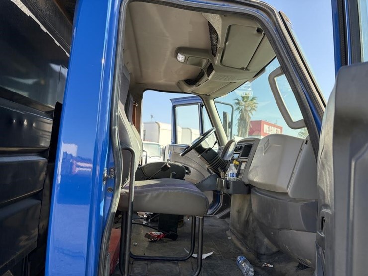 2018-international-7400-image-8