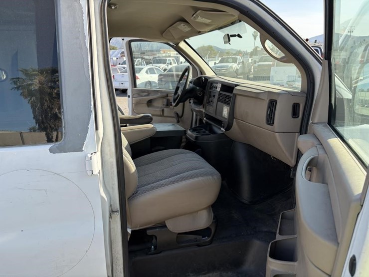 2007-utility-van-image-10