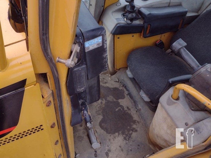 2006-caterpillar-d6n-xl-image-12