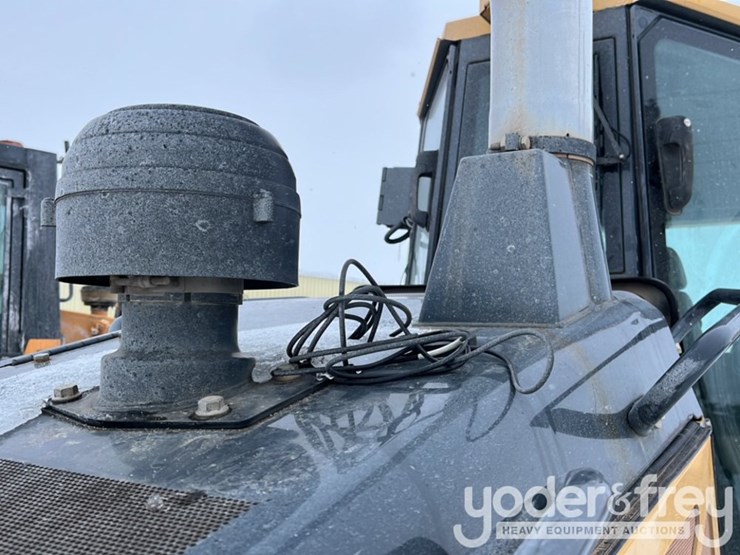 2016-deere-700k-lgp-image-28