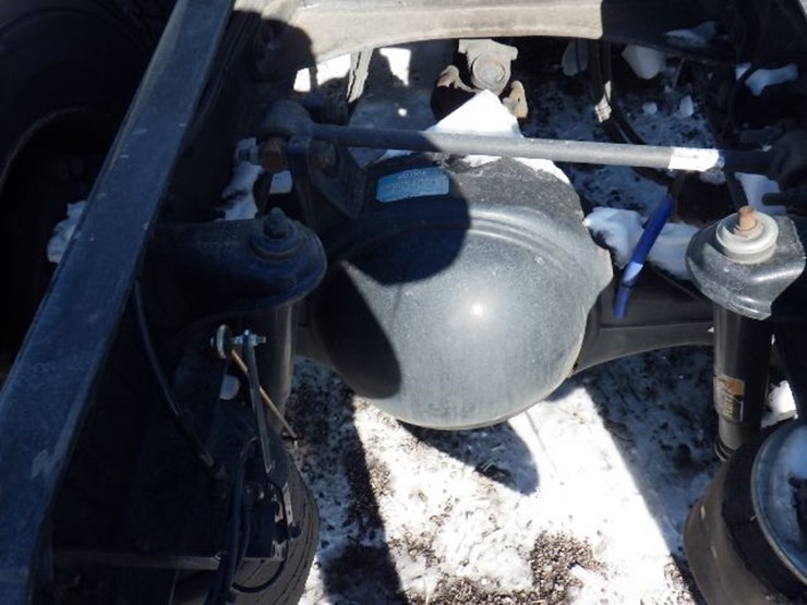 2023-peterbilt-579-image-14