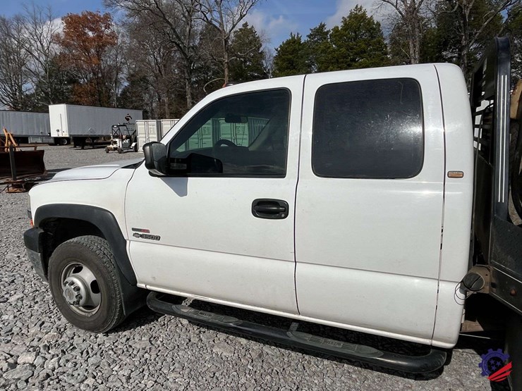 2002-chevrolet-silverado-3500-image-16