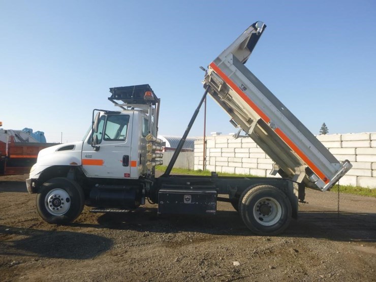 2005-international-durastar-4400-image-7