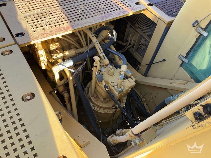 2005-caterpillar-325c-image-19