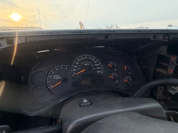 2004-gmc-1500-image-32