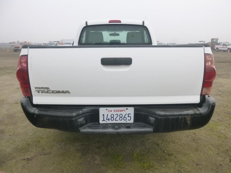 2014-toyota-tacoma-image-8