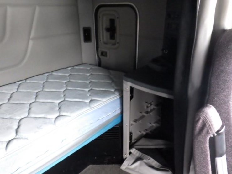 2020-peterbilt-579-image-5