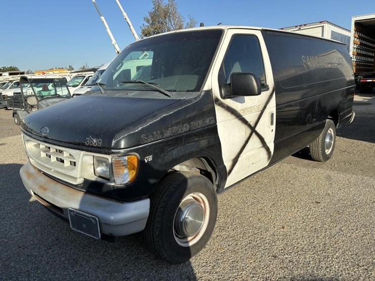 2002-ford-e250-image-1