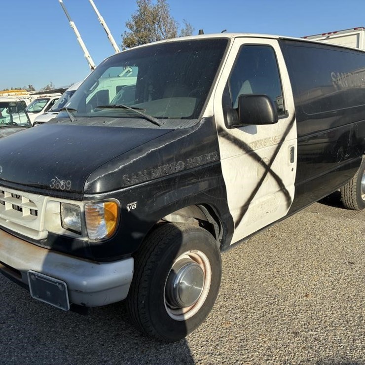 2002 FORD E250