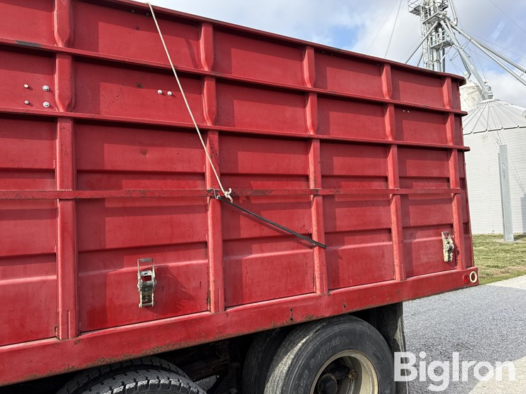 1973-ford-c750-image-18