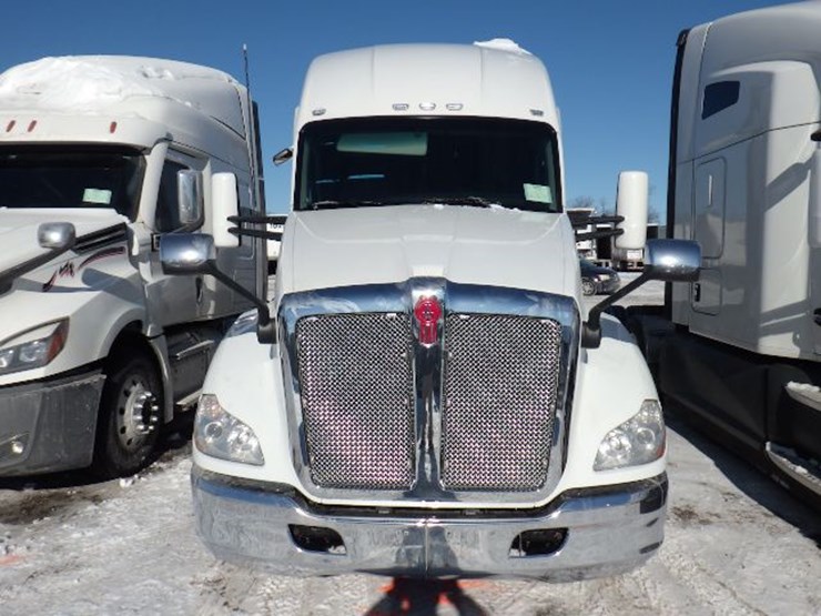 2020-kenworth-t680-image-2