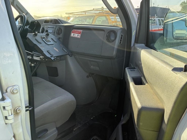 2010-ford-e350-image-10