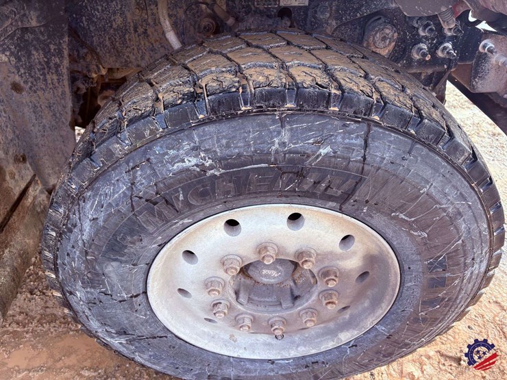 2017-mack-granite-gu713-image-37