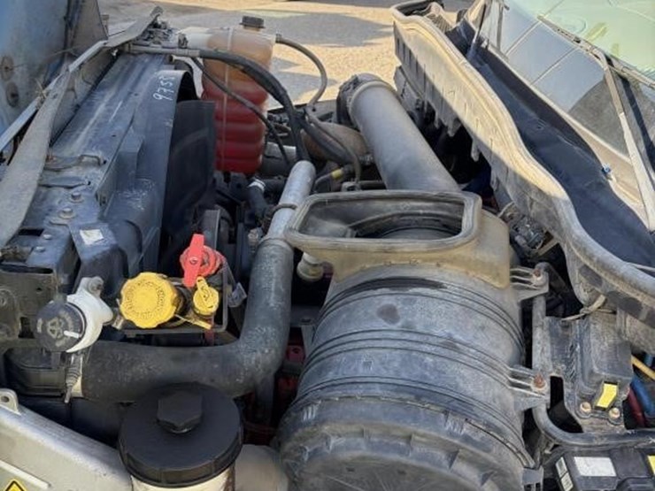 2018-international-7400-image-6