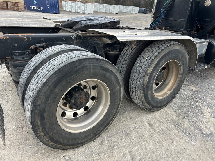 1998-freightliner-fld120-image-8