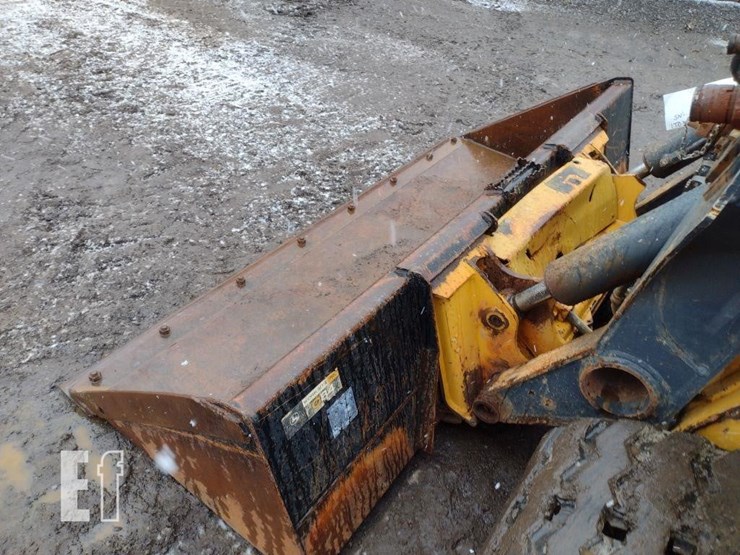 2021-deere-331g-image-18