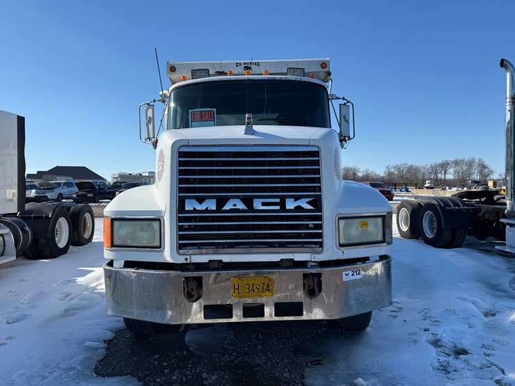 1996-mack-ch613-image-2