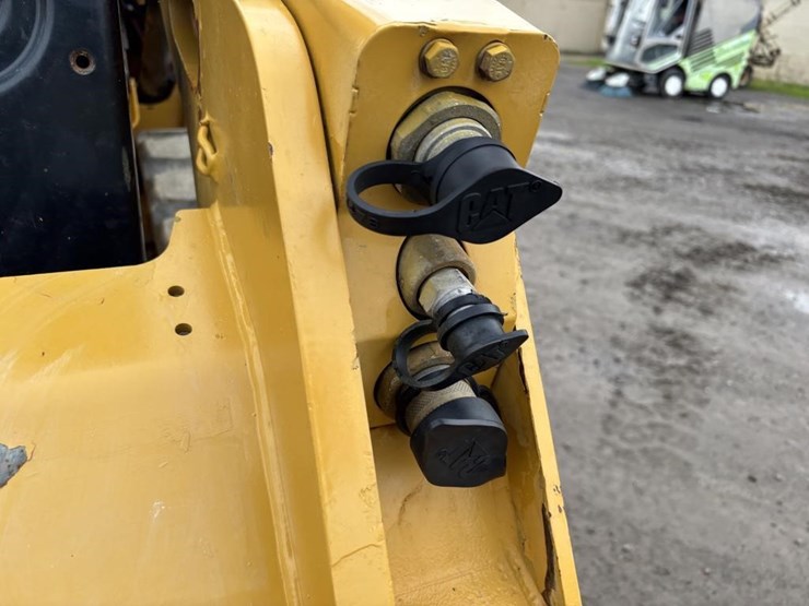 2021-caterpillar-259d3-image-14