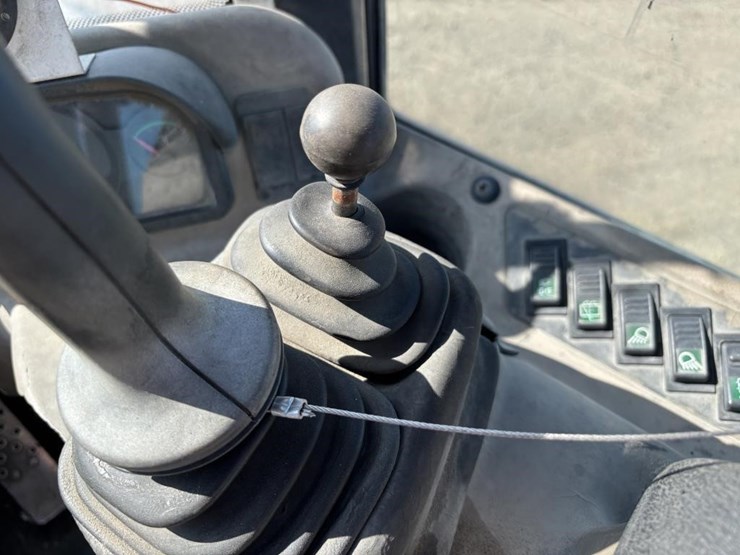 case-d21e-wheel-loader-image-25