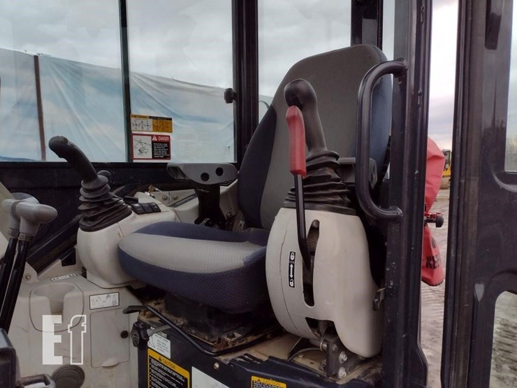 2014-hitachi-zx35u-image-13