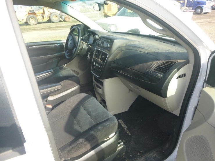 2014-dodge-grand-caravan-image-13