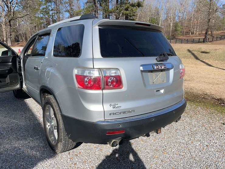 2011-gmc-acadia-image-13