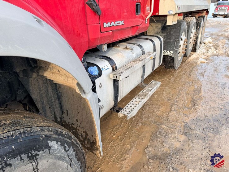 2018-mack-granite-gu713-image-10