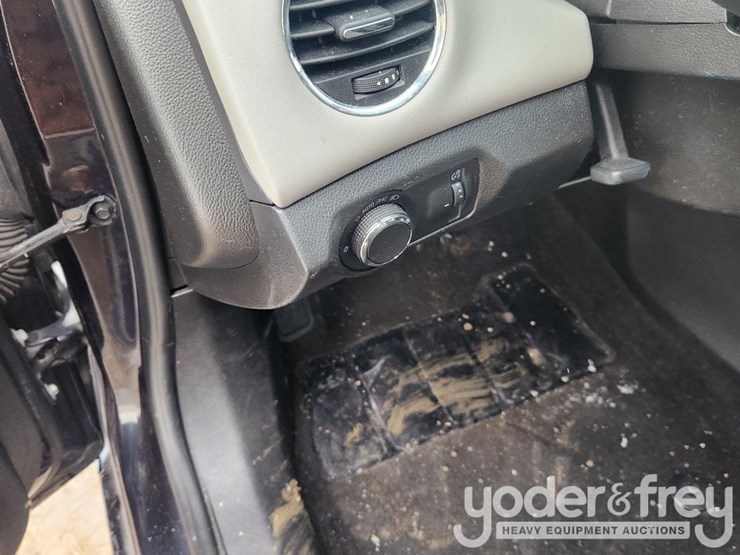 2016-chevrolet-cruze-image-22